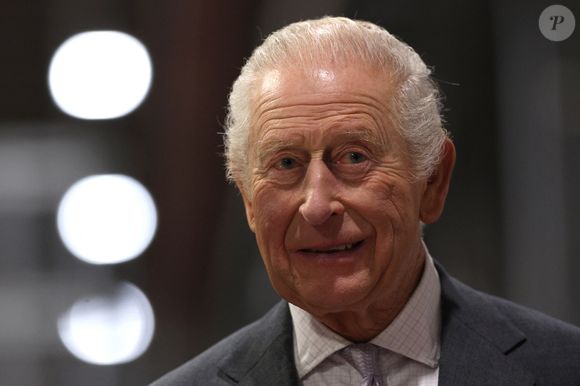 Le palais est en rénovation jusqu’en 2027, mais ce ne serait pas la raison de son choix.

Le roi Charles III d'Angleterre et Camilla Parker Bowles, reine consort d'Angleterre, lors d'une réception au château de Cyfarthfa à Merthyr Tydfil, à l'occasion du 77ème anniversaire du roi et du 200ème anniversaire de l'édifice. Photo par :PA Photo/ Bestimage