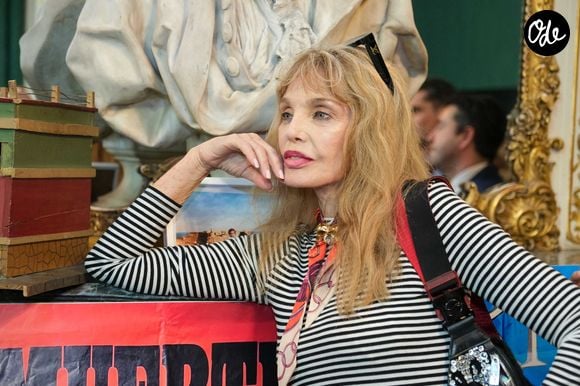 Paris 29 juin, dans les locaux de la SACD, la remise des insigne de Commandeur dans l'Ordre National des Arts et Lettres à Fernando Arrabal, en présence de Arielle Dombasle © LN Photographers / PsnewZ / Bestimage