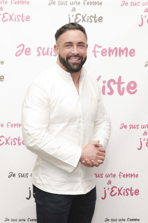 En effet, il investit le "Pavillon", restaurant bistronomique situé au Château du Maréchal de Saxe, dans l'Essonne.

Exclusif - Valentin Néraudeau - Journée organisée par l'association "Je suis une femme et j'existe" à l'occasion de la Journée Internationale des Droits des Femmes à l'Elysée Biarritz à Paris le 7 mars 2023. © Jack Tribeca / Bestimage