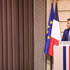 Stella McCartney - La créatrice S.McCartney est faite Chevalier de la Légion d'honneur par le président français E.Macron au palais de l'Elysée à Paris, le 5 mars 2026, lors de la Fashion Week à Paris. Cette distinction salue son parcours ainsi que son engagement dans l'univers de la création et de la mode.

BFA.com / Backgrid USA / Bestimage