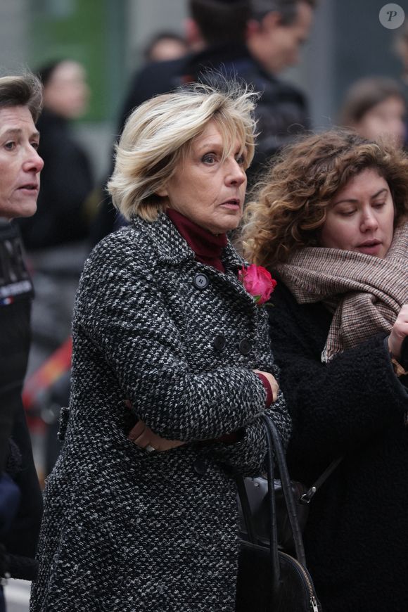 Evelyne Dheliat lors de la cérémonie des obsèques de Catherine Laborde à l'église Saint-Roch à Paris, France, le 6 février 2025. L'emblématique présentatrice météo de TF1 est décédée le 28 janvier 2025 à l'âge de 73 ans, des suites d'une démence à corps de Lewy, une maladie neurodégénérative dont Catherine Laborde souffrait depuis 2014. Photo by Nasser Berzane/ABACAPRESS.COM