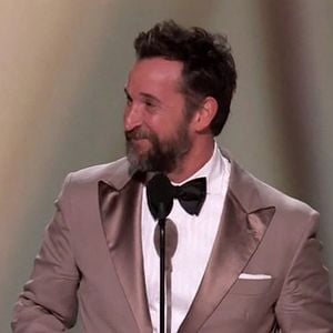 La fiction médicale "The Pitt" a largement dominé le palmarès de cette édition.
Noah Wyle récompensé pour la seconde fois pour son rôle dans la série The Pitt.
© Bestimage