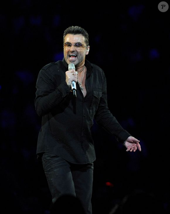 George Michael lors de son concert au Forum de Los Angeles, CA, USA, le 25 juin 2008. Photo Lionel Hahn/Abaca