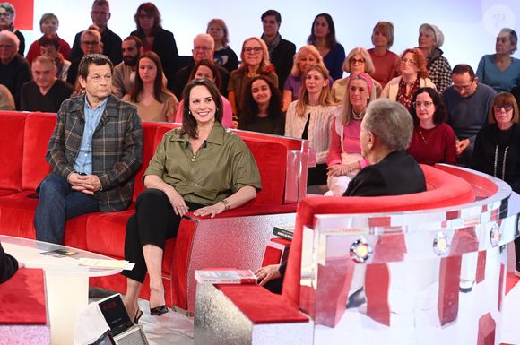 Exclusif - Laurent Mariotte, Julia Vignali, Michel Drucker lors de l'enregistrement de l'émission Vivement dimanche au studio Rive gauche, présentée par M. Drucker, diffusée sur France 3, le 1er mars 2026, à Paris, France, le 18 février 2026. © Guillaume Gaffiot/Bestimage