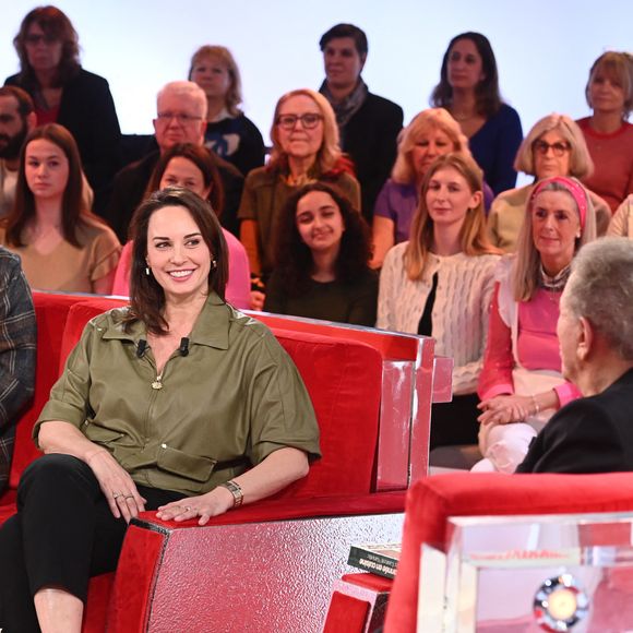 Exclusif - Laurent Mariotte, Julia Vignali, Michel Drucker lors de l'enregistrement de l'émission Vivement dimanche au studio Rive gauche, présentée par M. Drucker, diffusée sur France 3, le 1er mars 2026, à Paris, France, le 18 février 2026. © Guillaume Gaffiot/Bestimage