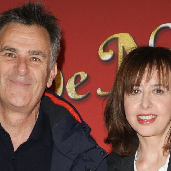 Valérie Bonneton vit aujourd'hui une romance digne des plus belles comédies romantiques au bras d'Edouard. 

Valérie Bonneton et son compagnon Edouard - Avant-première du film "Les boules de Noël" au cinéma Pathé-Wepler à Paris. 
© Coadic Guirec / Bestimage