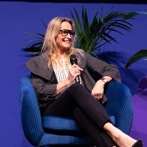 Pour elle, une belle table est essentielle pour partager un moment chaleureux.

Estelle Lefébure, présidente de l'association Spero Mare - Ouverture du World Impact Summit, Le rendez-vous des décideurs publics et privés pour la transition écologique à la Grande Halle de la Villette à Paris le 5 février 2026. © Julien Sarkissian / Bestimage
