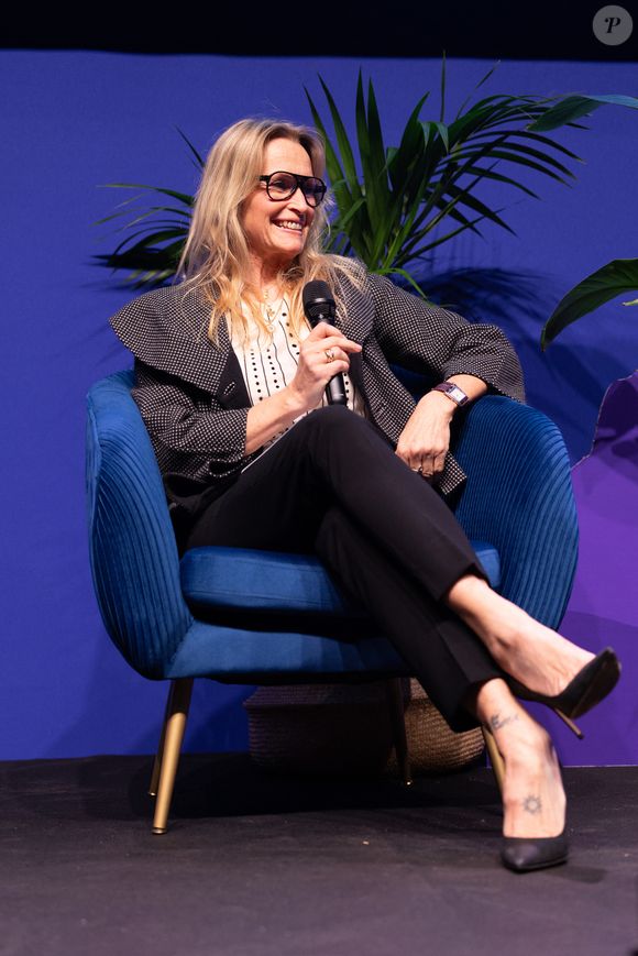 Pour elle, une belle table est essentielle pour partager un moment chaleureux.

Estelle Lefébure, présidente de l'association Spero Mare - Ouverture du World Impact Summit, Le rendez-vous des décideurs publics et privés pour la transition écologique à la Grande Halle de la Villette à Paris le 5 février 2026. © Julien Sarkissian / Bestimage