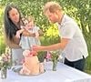 Fervente cuisinière dans la série Netflix "With Love, Meghan", Meghan Markle a une nouvelle fois expérimenté ses talents de cuisinière mais cette fois-ci avec sa fille Lilibet 

Le prince Harry, duc de Sussex et Meghan Markle, duchesse de Sussex, dévoilent des photos et des vidéos inédites de leur fils Archie dans "Harry & Meghan" (Netflix).