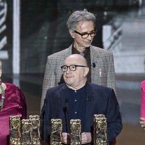 Un César spécial pour la troupe du Splendid, Josiane Balasko, Michel Blanc, Thierry Lhermitte, Marie-Anne Chazel, sur scène lors de la 46ème cérémonie des César à l'Olympia à Paris le 12 mars 202. © Dominique Charriau/ Pool / Bestimage

|Scène - 46ème cérémonie des César à l'Olympia de Paris