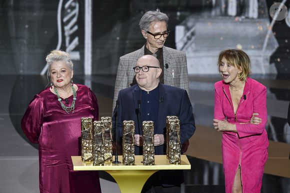 Un César spécial pour la troupe du Splendid, Josiane Balasko, Michel Blanc, Thierry Lhermitte, Marie-Anne Chazel, sur scène lors de la 46ème cérémonie des César à l'Olympia à Paris le 12 mars 202. © Dominique Charriau/ Pool / Bestimage

|Scène - 46ème cérémonie des César à l'Olympia de Paris