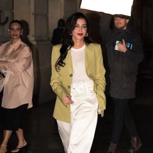 Leïla Bekhti se rend chez le même coiffeur depuis neuf ans.

Leïla Bekhti au défilé AMI "Collection Homme Prêt-à-Porter Automne/Hiver 2026-2027" lors de la Fashion Week de Paris (PFW) le 21 janvier 2026.

© Florian Lavielle / Bestimage