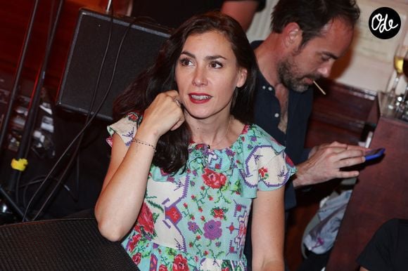 La chanteuse de 46 ans exprime sa déception face au manque de bienveillance envers les exilés. 

Olivia Ruiz lors de la soirée « L’Été littéraire et musical » organisée aux Deux Magots le 27 juin 2022 à Paris, en France. Photo de Jérôme Domine/ABACAPRESS.COM
