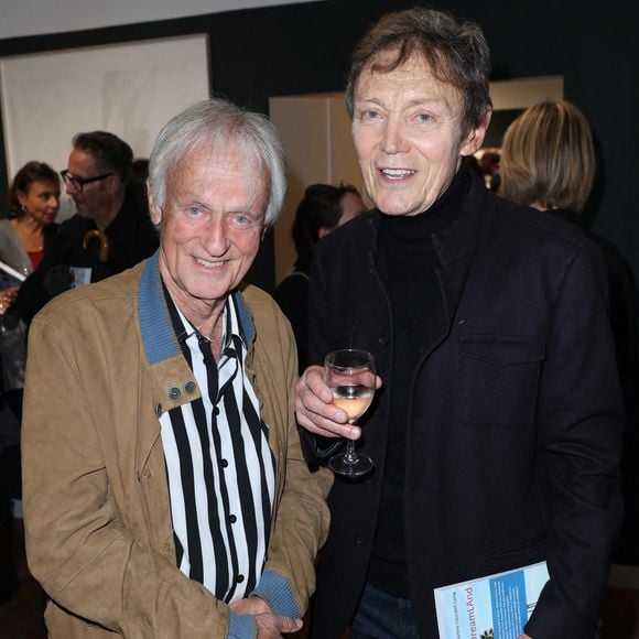 Avec son mari Patrick Loiseau, ils étaient sur l'île Saint-Louis

Dave et Patrick Loiseau assistent au lancement du livre 'DreamLand' de Martine Couralet-Laing à Paris, France, le 19 octobre 2023. Photo par Jerome Dominé/ABACAPRESS.COM