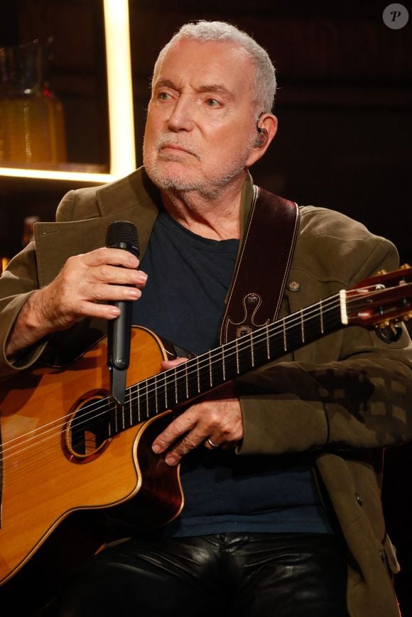 Exclusif - Bernard Lavilliers lors de l'enregistrement de l'émission "Laurent Gerra, l'anniversaire événement" présentée par S.Bern et qui sera diffusée le 7 juin 2025 sur France 2, au théâtre Marigny, à Paris, France, le 28 avril 2025. © Clovis-Moreau/Bestimage