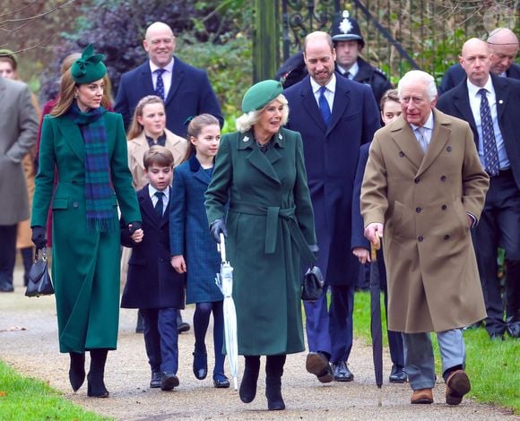 Catherine (Kate) Middleton, princesse de Galles, Le prince Louis de Galles, La princesse Charlotte de Galles, Le prince William, prince de Galles, Camilla Parker Bowles, reine consort d'Angleterre, Le roi Charles III d'Angleterre - La famille royale britannique se rend à la messe de Noël à Sandringham le 25 décembre 2024.

© Stephen Daniels / Alpha Press / Bestimage