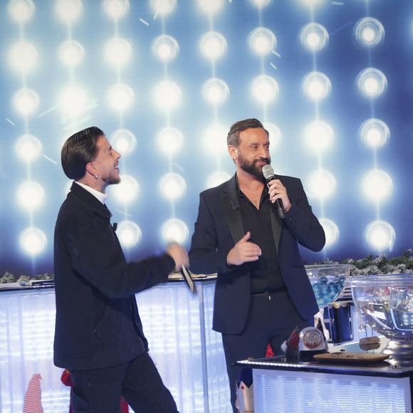 Exclusif - Yanns (Yannick Schweitzer,) et Cyril Hanouna sur le plateau de l'émission "Touche pas à mon poste" (TPMP) diffusée en direct sur C8 le 19 décembre 2024 

© Jack Tribeca / Bestimage