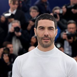 Un effort colossal qui, selon lui, demande la même discipline qu’un athlète...

Tahar Rahim - Photocall du film "Alpha" lors du 78ème Festival International du Film de Cannes. Le 20 mai 2024
© Jacovides-Moreau / Bestimage