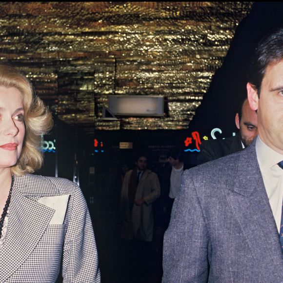 Archives - Catherine Deneuve et Pierre Lescure lors de la première du film "Partir revenir" en 1985 @RINDOFF-PATERSON / BESTIMAGE