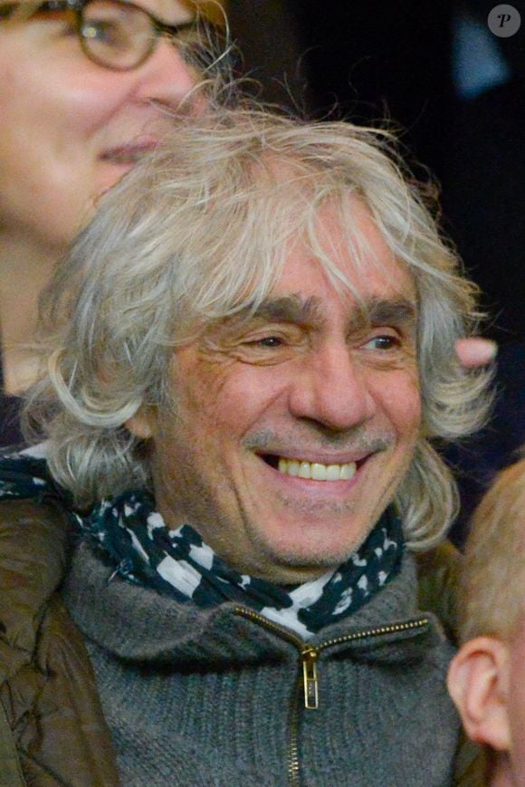 Louis Bertignac dans les tribunes lors du match de football de la demi-finale de la Coupe de la Ligue, Paris Saint-Germain Vs Toulouse FC au Parc des Princes à Paris, France, le 27 janvier 2016. Le PSG a gagné 2-0. Photo by Henri Szwarc/ABACAPRESS.COM