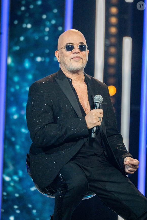 Mais il habite désormais 9 mois sur l'année au Cap-Ferret

Pascal Obispo lors du Téléthon 2024, à Saint Denis, près de Paris, France, le 29 novembre 2024. Le Téléthon est un marathon télévisuel de trente heures diffusé sur les chaînes de France Télévisions. Photo par Alexis Jumeau/ABACAPRESS.COM