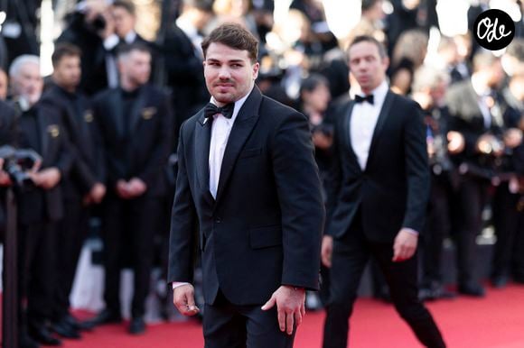 Le rugbyman a dévoilé des images de son mois de juillet 

Antoine Dupont - Antoine Dupont et sa compagne Iris Mittenaere se retrouvent sur les marches  du film « Dossier 137 » lors du 78ème Festival International du Film de Cannes le 15 mai 2025.

© Jacovides / Moreau / Bestimage