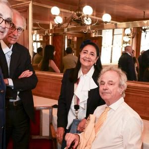 Exclusif - Richard Malka a reçu le Prix de La Revue des Deux Mondes 2025 des mains de Aurélie Julia et de Marc Ladreit de Lacharrière,  en présence de Luce Perrot, Valérie Toranian, Franz-Olivier Giesbert, Emmanuel Chain, Emmanuel Kasarhérou, et de nombreux invités au Bistrot de Paris. Paris, France, le 03 juin 2025. © Jack Tribeca / Bestimage