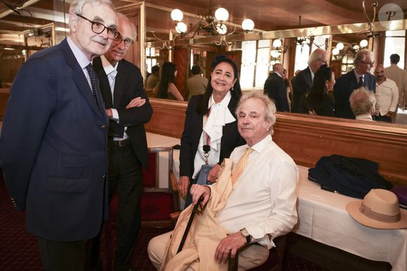 Exclusif - Richard Malka a reçu le Prix de La Revue des Deux Mondes 2025 des mains de Aurélie Julia et de Marc Ladreit de Lacharrière,  en présence de Luce Perrot, Valérie Toranian, Franz-Olivier Giesbert, Emmanuel Chain, Emmanuel Kasarhérou, et de nombreux invités au Bistrot de Paris. Paris, France, le 03 juin 2025. © Jack Tribeca / Bestimage