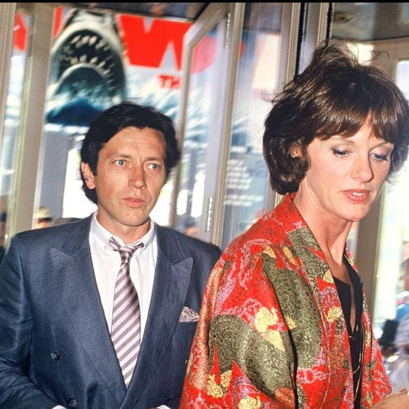 Ayant officialisé leur séparation en 1992, les deux stars ont eu deux enfants ensemble :  deux enfants Gaël (1982) et Sara (1985).

Archives - Anny Duperey et Bernard Giraueau lors du Festival de Cannes en 1987. (ANGELI-RINDOFF / BESTIMAGE).