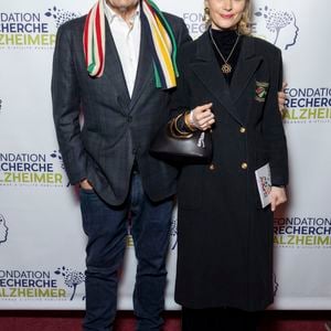 Jean-Charles de Castelbajac et sa femme Pauline de Drouas au photocall du concert du gala des 20 ans de la fondation Recherche Alzheimer "2 générations chantent pour la 3ème" à l'Olympia à Paris le 18 mars 2024.

© Cyril Moreau / Bestimage