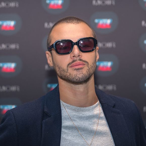 Il explique que tout s’est bien passé avec la production, mais qu’il préfère ne pas renouveler l’expérience.

Anthony Colette au photocall de l'inauguration officielle du labo immersif TOI à l'hôtel Marriott à Paris le 17 septembre 2025.

© Florian Lavielle / Bestimage