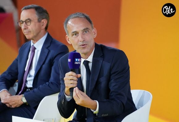 Cette victoire officielle confirme sa candidature à la prochaine élection présidentielle.

Raphaël Glucksmann - La Rencontre des Entrepreneurs de France (REF) du MEDEF au Stade Roland Garros le 27 août 2026. 

© Anne-Sophie Guebey / Bestimage
