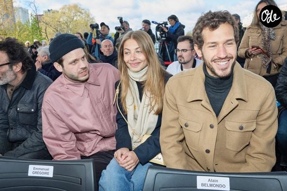 Alessandro Belmondo, Stella Belmondo, Victor Belmondo - Inauguration de "La promenade Jean-Paul Belmondo" au terre-plein central du pont de Bir-Hakeim, ouvrage public communal situé sous le viaduc du métro aérien, à Paris (15e, 16e) le 12 avril 2023
©CYRIL MOREAU / BESTIMAGE