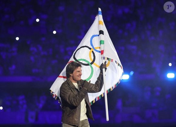 La star hollywoodienne Tom Cruise participe à une section qui voit le drapeau olympique transféré de Paris à la ville hôte de 2028, Los Angeles, lors de la cérémonie de clôture des Jeux olympiques de Paris 2024 au Stade de France à Paris, France, le 11 août 2024. Photo by Xinhua/ABACAPRESS.COM/Cao Can)