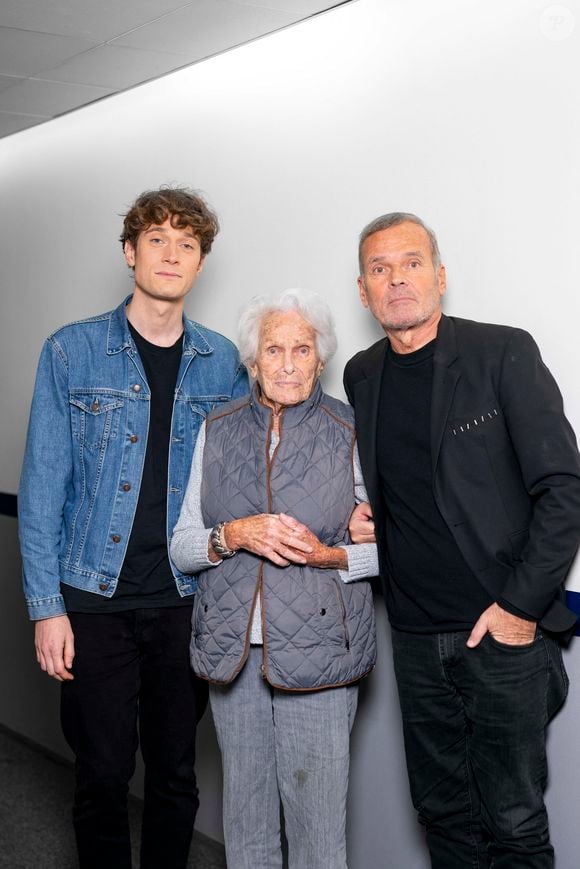 Exclusif - Laurent Baffie, Ginette Baffie et Benjamin Baffie en backstage de l'enregistrement de l'émission "Famille je vous aime" présentée par Michel Drucker et qui sera diffusée le vendredi 29 mai sur France 3, à Paris, France, le 4 décembre 2025. © Gaffiot-Perusseau/Bestimage