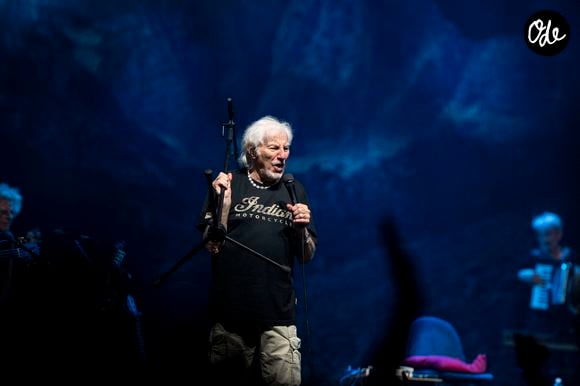 Hugues Aufray s’est produit au Zénith de Rouen le 27/06 dernier, et est attendu le 29/09 à Mérignac, le 10/10 à Rennes ou encore le 01/11 novembre au Havre.

Hugues Aufray en concert au Zenith de Rouen le 27 juin 2026. © Pierre Perusseau/Bestimage