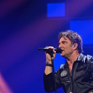 Le chanteur français David Hallyday sur scène pour son "Requiem Tour" au Dôme de Paris à Paris, France, le 12 novembre 2024. Photo par Christophe Meng/ABACAPRESS.COM