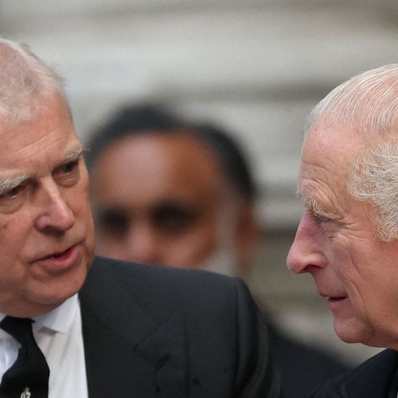 Le prince Andrew et le roi Charles III quittent la cathédrale de Westminster, au centre de Londres, après la messe de requiem célébrée en l'honneur de la duchesse de Kent à Londres, le 16 septembre 2025. Photo par Ryan Jenkinson/Parsons/ABACAPRESS.COM Media