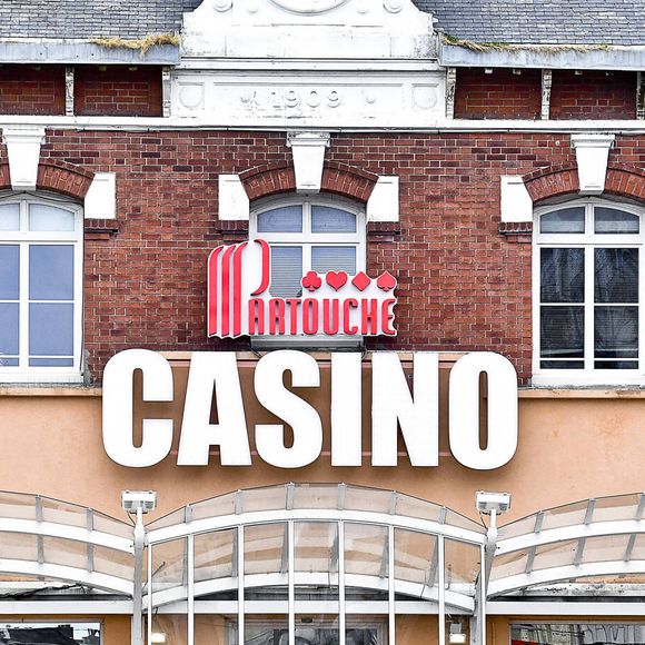 Depuis l'achat de son premier casino en 1973, le Groupe Partouche a su se développer et se diversifier afin de devenir le leader européen dans son secteur d'activité. Aujourd'hui, il exploite 41 casinos en France, en Suisse, en Belgique et en Tunisie.", lit-on cette fois-ci sur le site officiel du groupe Partouche, pour rappel côté à la bourse de Paris Euronext.


Berck sur Mer (62), le Casino (groupe Partouche) dans le centre ville - Photo par Jarry S/ANDBZ/ABACAPRESS.COM