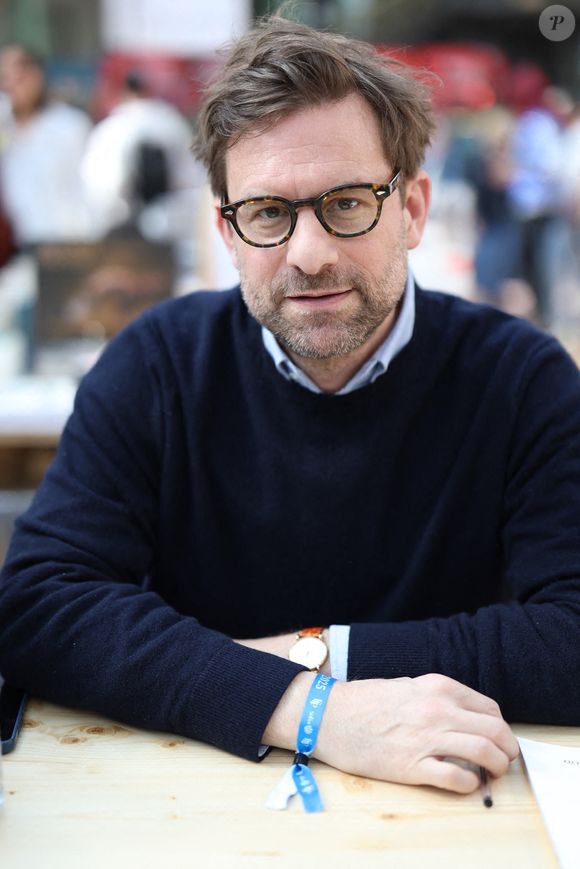 Nicolas Mathieu lors du Salon du Livre de Paris, le 11 avril 2025 à Paris, France. Photo par Jerome Domine/ABACAPRESS.COM
