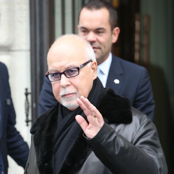 Rene Angelil - Celine Dion et Rene Angelil quittent l'hotel Royal Monceau, ou ils sejournent a Paris pour se rendre a Anvers pour le second concert de sa tournee europeenne. Le 22 novembre 2013