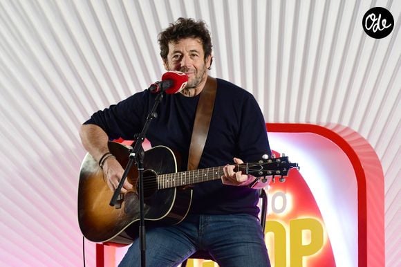 Patrick Bruel lors de la dictée, pour l'association ELA, au lycée Saint-Joseph à Lyon, le 13 novembre 2024. © Romain Doucelin / Bestimage