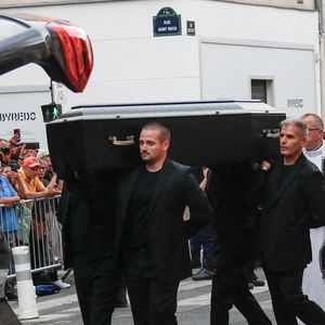 Sorties des obsèques de Thierry Ardisson en l’église Saint-Roch de Paris, France, le 17 juillet 2025. © Clovis-Jacovides/Bestimage