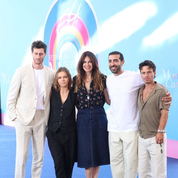 "Malgré des critiques très positives depuis son lancement, et des audiences conséquentes sur M6+, "Nouveau Jour" n’a pas trouvé son public en linéaire (sur la télévision traditionnelle, ndlr)", avait expliqué la chaîne dans un message adressé à l’AFP.

Jean-Baptiste Maunier, Marion Aymé, Helena Noguerra, Mhamed Arezki et Kevin Dias - Photocall de "Un nouveau jour" lors du 64ème Festival de Télévision de Monte Carlo au Grimaldi Forum de Monaco le 14 juin 2025.
© Denis Guignebourg / Bestimage