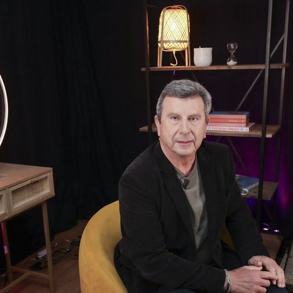 Pascal Bataille en interview pour "Purepeople", avec le format "En privé avec"