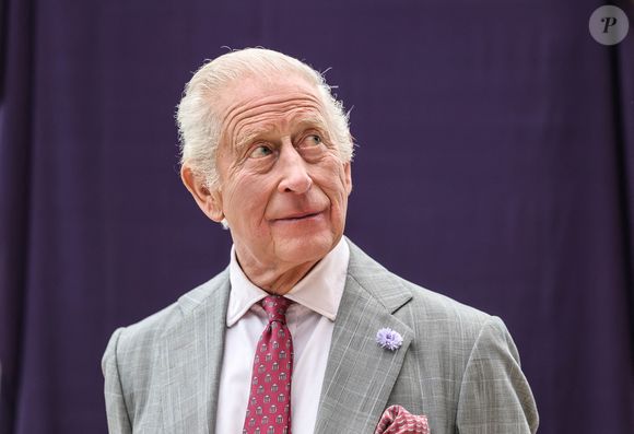 Le père et le fils ne s'étaient pas vus depuis plus de 19 mois.

Le roi Charles III inaugure l'hôpital universitaire métropolitain de Midland et rencontre le personnel et les patients à Birmingham, le 3 septembre 2025.

Photo : Richard Pohle / WPA-Pool / Julien Burton via Bestimage