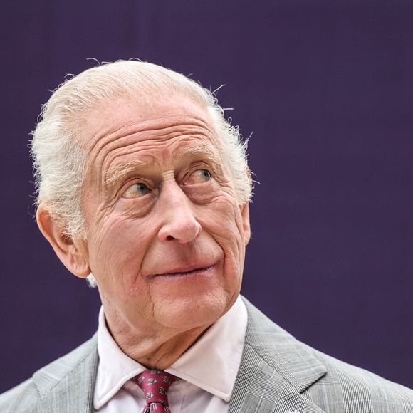 Le père et le fils ne s'étaient pas vus depuis plus de 19 mois.

Le roi Charles III inaugure l'hôpital universitaire métropolitain de Midland et rencontre le personnel et les patients à Birmingham, le 3 septembre 2025.

Photo : Richard Pohle / WPA-Pool / Julien Burton via Bestimage