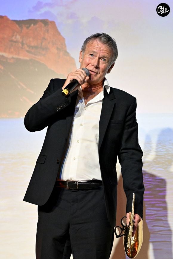 C’est surtout la bague de sa mère, disparue en 2021, qu’il espère récupérer.

Franck Dubosc a reçu un prix pour célébrer l'ensemble de sa carrière remis par Danielle Millon, la maire de Cassis, et Claude Lelouch lors de la soirée d'ouverture du Festival avec la projection en avant-première du nouveau film de Nicole Garcia "7h40 ce matin là" durant le 1er Festival du Film Français Cassis - Plans Séquences à Cassis, le 16 octobre 2026.

© Bruno Bebert/Bestimage | 00774409
