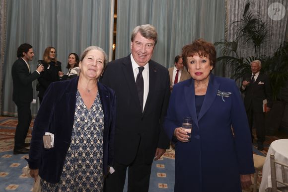 Laure et Xavier Darcos, Roselyne Bachelot - Dîner de La Revue des Deux Mondes au Cercle Interalliée avec en invité d’honneur Gerald Darmanin, Paris, France, le 3 novembre 2025. Les salons du Cercle Interallié ont fait salle comble ce soir-là, réunissant de nombreuses personnalités du monde de la politique, des affaires, du droit, de la culture ou encore de la diplomatie, venues écouter le garde des Sceaux. 
© Jack Tribeca / Bestimage