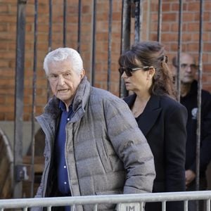 Claude Lelouch et sa femme Valérie Perrin - Arrivées aux obsèques de Nadia Farès en l'église Saint-Jean-de-Montmartre à Paris, le 24 avril 2026. N.Farès est décédée le 17 avril 2026 quelques jours après un "incident cardiaque" survenu le 12 avril 2026 dans la piscine du complexe sportif, Blanche (9ème). Dominique Jacovides - Olivier Borde / Bestimage